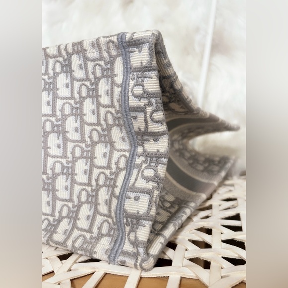 DIOR Book Tote, Medium, in Gray & Ecru Oblique - Picture 14 of 17